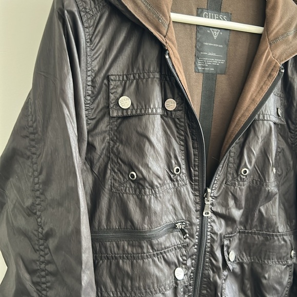 🔥🔥🔥Guess Black Windbreaker Sporty  Jacket with excellent condition - Picture 3 of 8